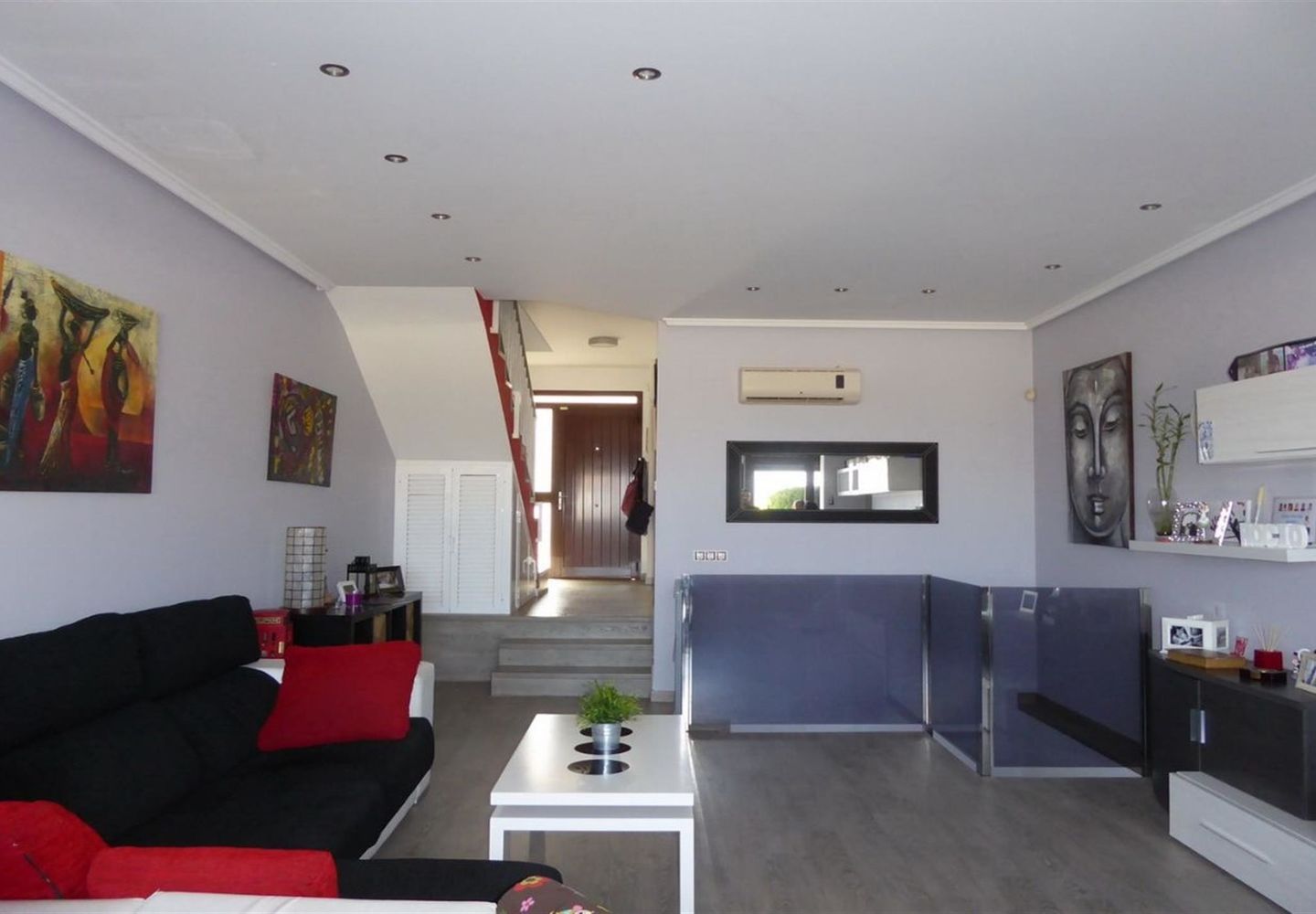 CASALINA ESPANA stelt te koop gerenoveerde villa(2015) van 112 m² in Polop, Costa Blanca Noord, met bergzicht. Polop is de metropool in de comarcra van Marina Baixa in Alicante en deelt de grens met Callosa d’en Sarria geholpen door de rivier Guadalest
